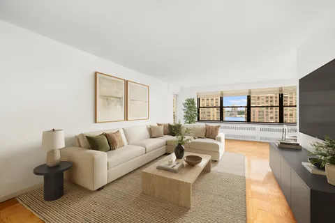 $895,000 | 185 West End Avenue, Unit 14M | Upper West Side