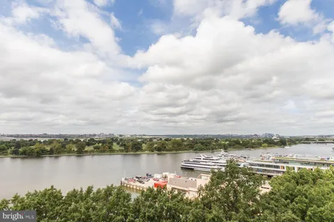 $389,900 | 510 N Street Southwest, Unit N422, Washington, DC 20024