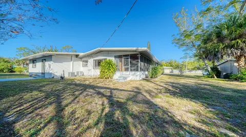 $525,000 | 2452 Whippoorwill Circle, Sarasota, FL 34231