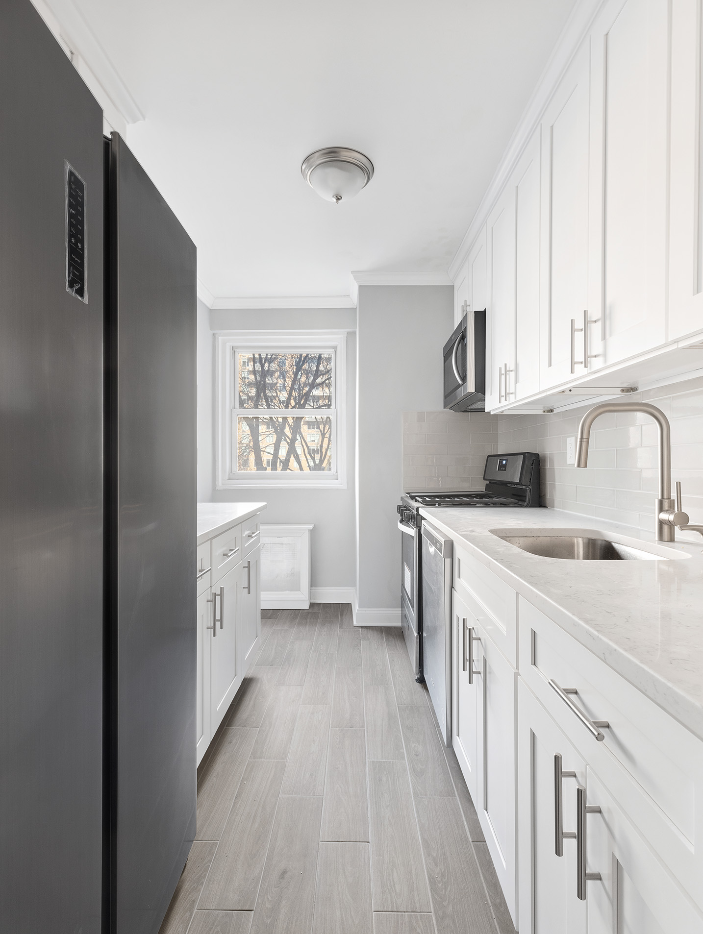 175 Willoughby Street, Unit 5K Brooklyn, NY 11201 - Photo 5 of 15 a view of a kitchen with electric appliances