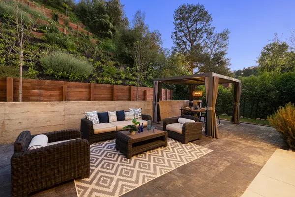 $4,695,000 | 10558 Fontenelle Way, Los Angeles, CA 90077