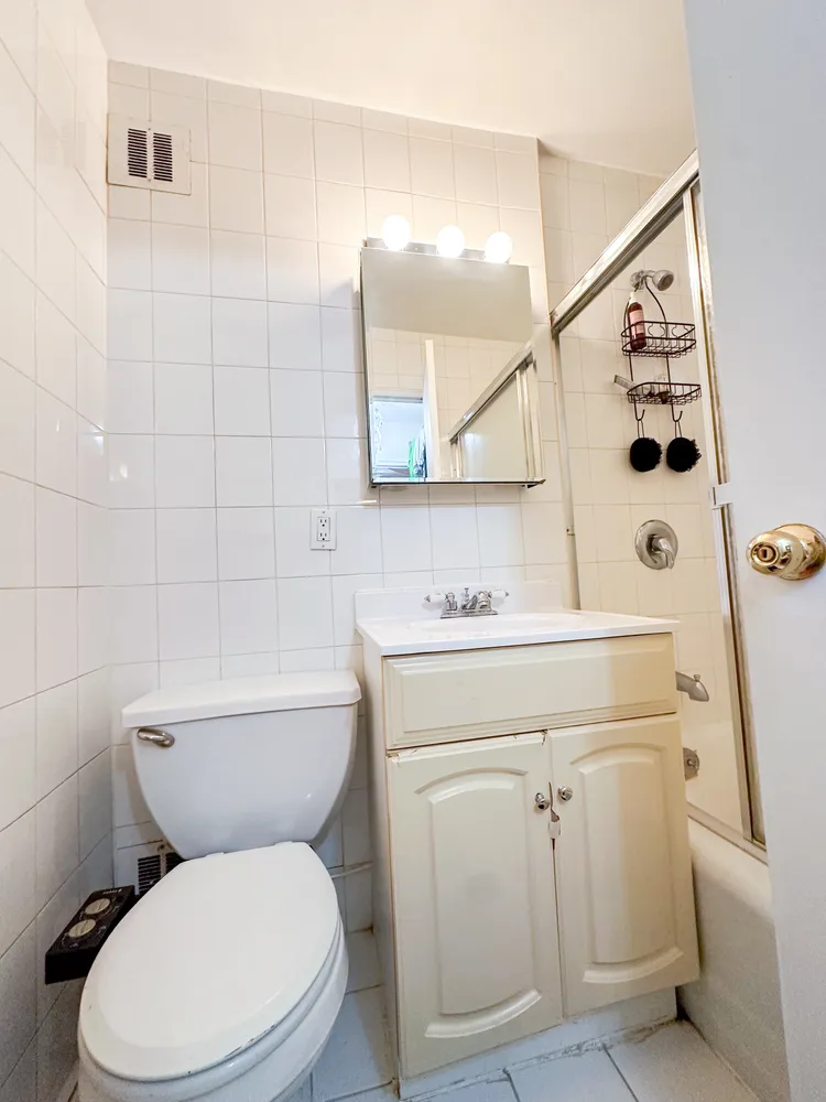$4,300 | 301 East 22nd Street, Unit 2H | Gramercy