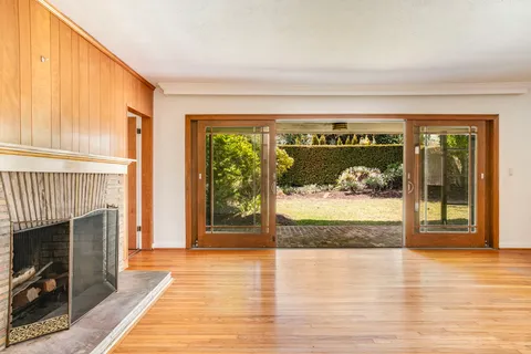 $3,850,000 | 1015 San Vicente Boulevard, Santa Monica, CA 90402