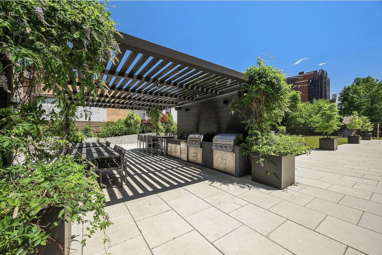 575 4th Avenue, Unit 3F Brooklyn, NY 11215 - Photo 12 of 20 a view of a backyard with sitting area