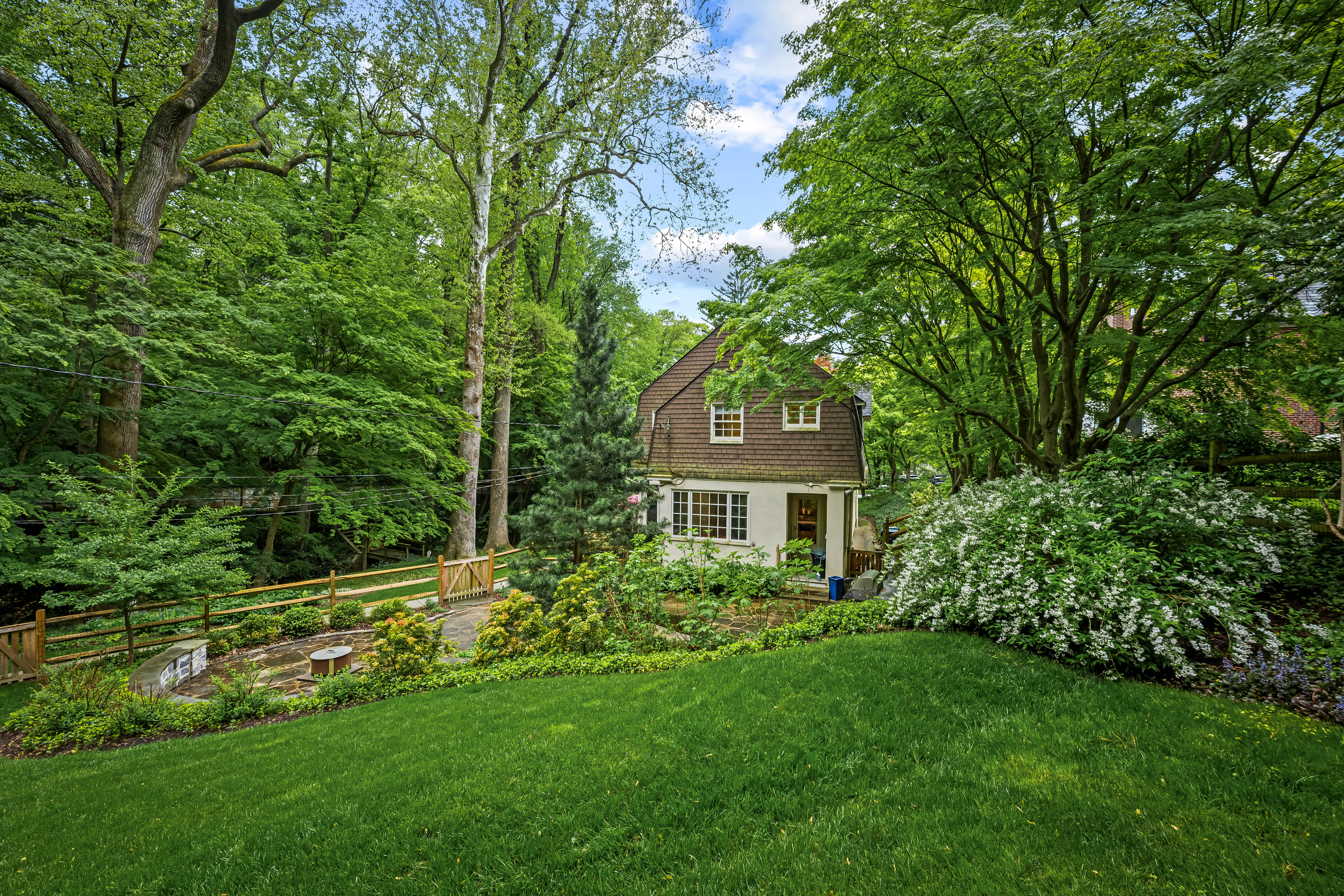 401 Edgevale Road Baltimore, MD 21210 - Photo 4 of 17