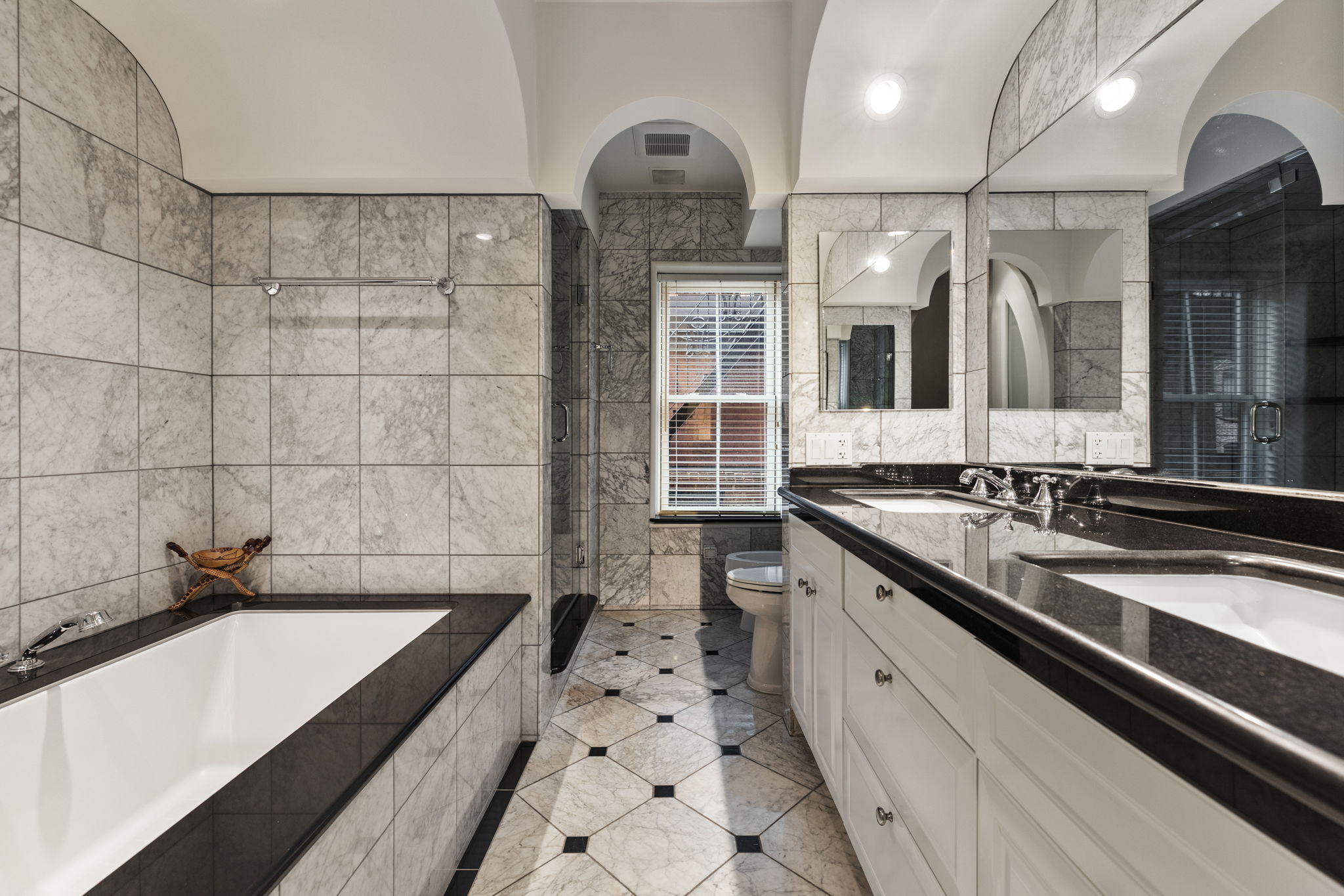 22 Worcester Square, Unit 1 Boston, MA 02118 - Photo 32 of 45