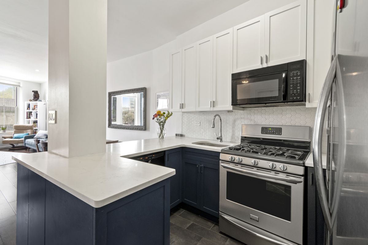 75 Poplar Street, Unit 2J Brooklyn, NY 11201 - Photo 4 of 14 a kitchen with a stove cabinets and a refrigerator