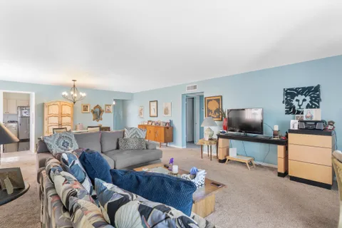 $250,000 | 2333 Indian River Boulevard, Unit 401, Vero Beach, FL 32960