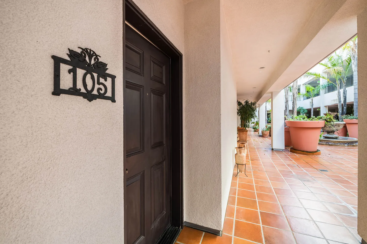 $1,095,000 | 10648 Woodbridge Street, Unit 105, Toluca Lake, CA 91602