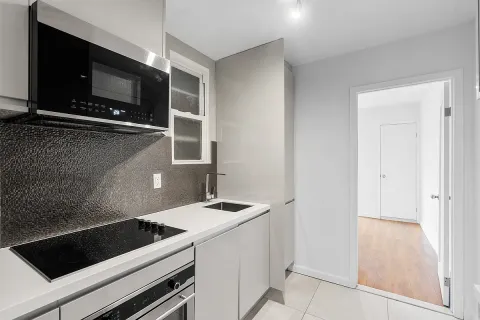 $5,000 | 723 11th Avenue, Unit 3A | Hell's Kitchen