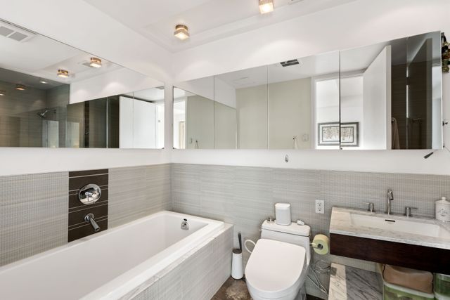 $2,700,000 | 150 North 5th Street, Unit PHB | Williamsburg