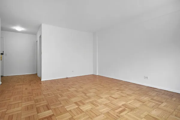 $3,250 | 404 East 66th Street, Unit 5M | Lenox Hill