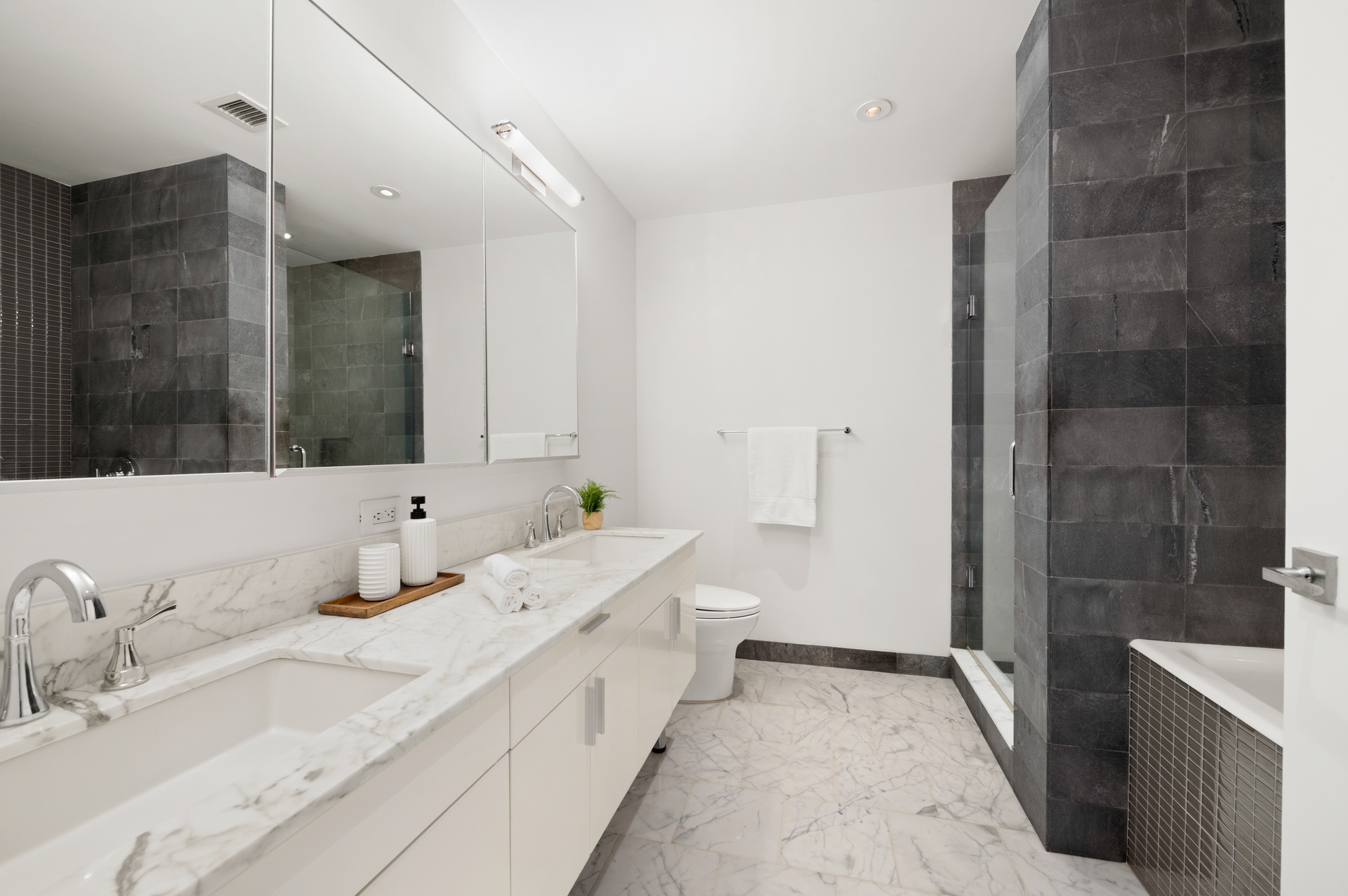 300 East 79th Street, Unit 4C Manhattan, NY 10075 - Photo 7 of 14