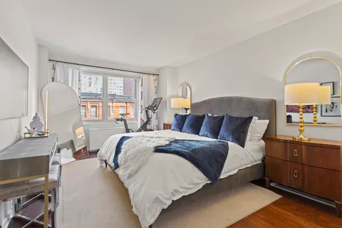 $745,000 | 400 East 77th Street, Unit 6C | Lenox Hill