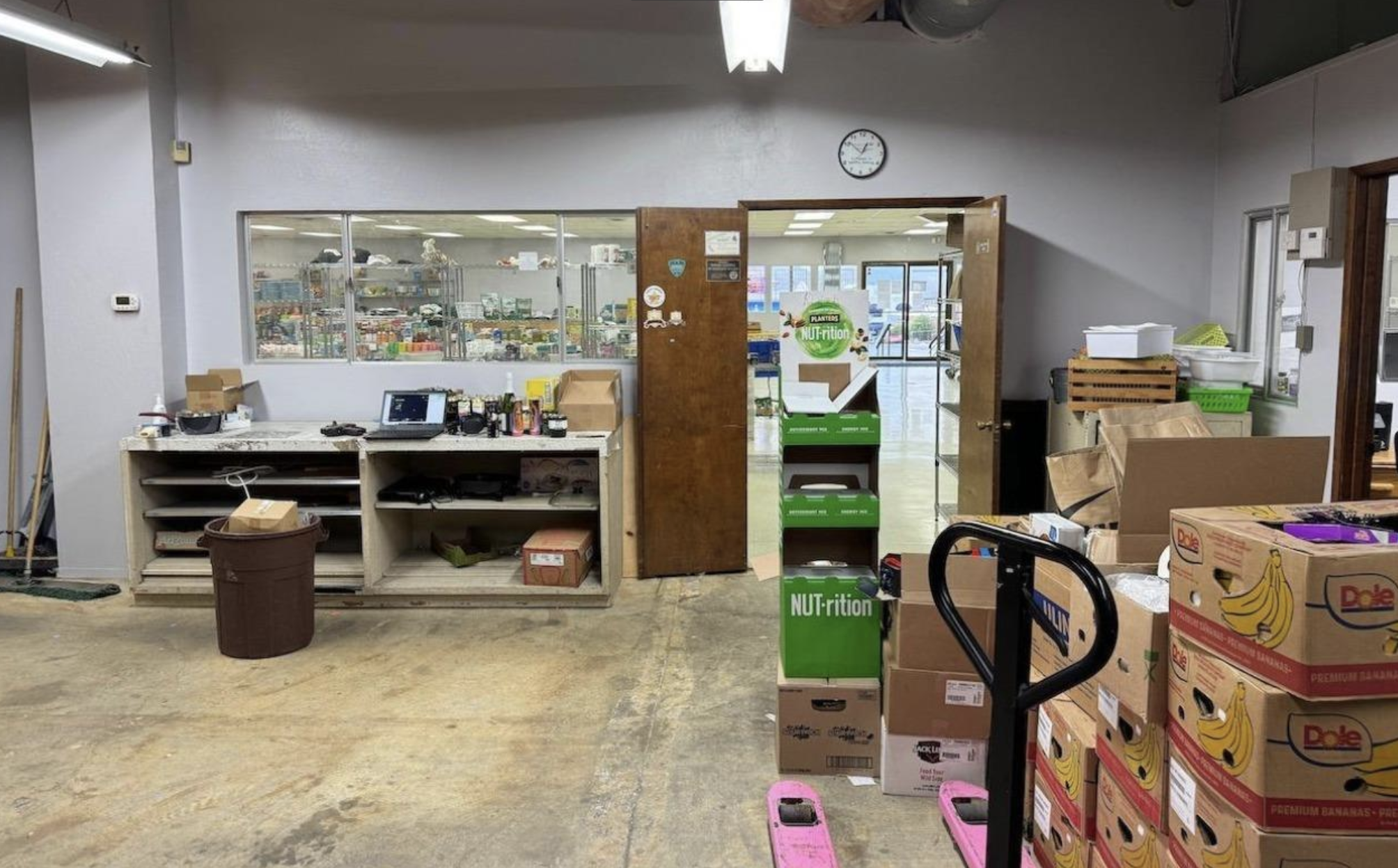 64 East St Charles Street San Andreas, CA 95249 - Photo 17 of 25 a dining room with many tables and chairs