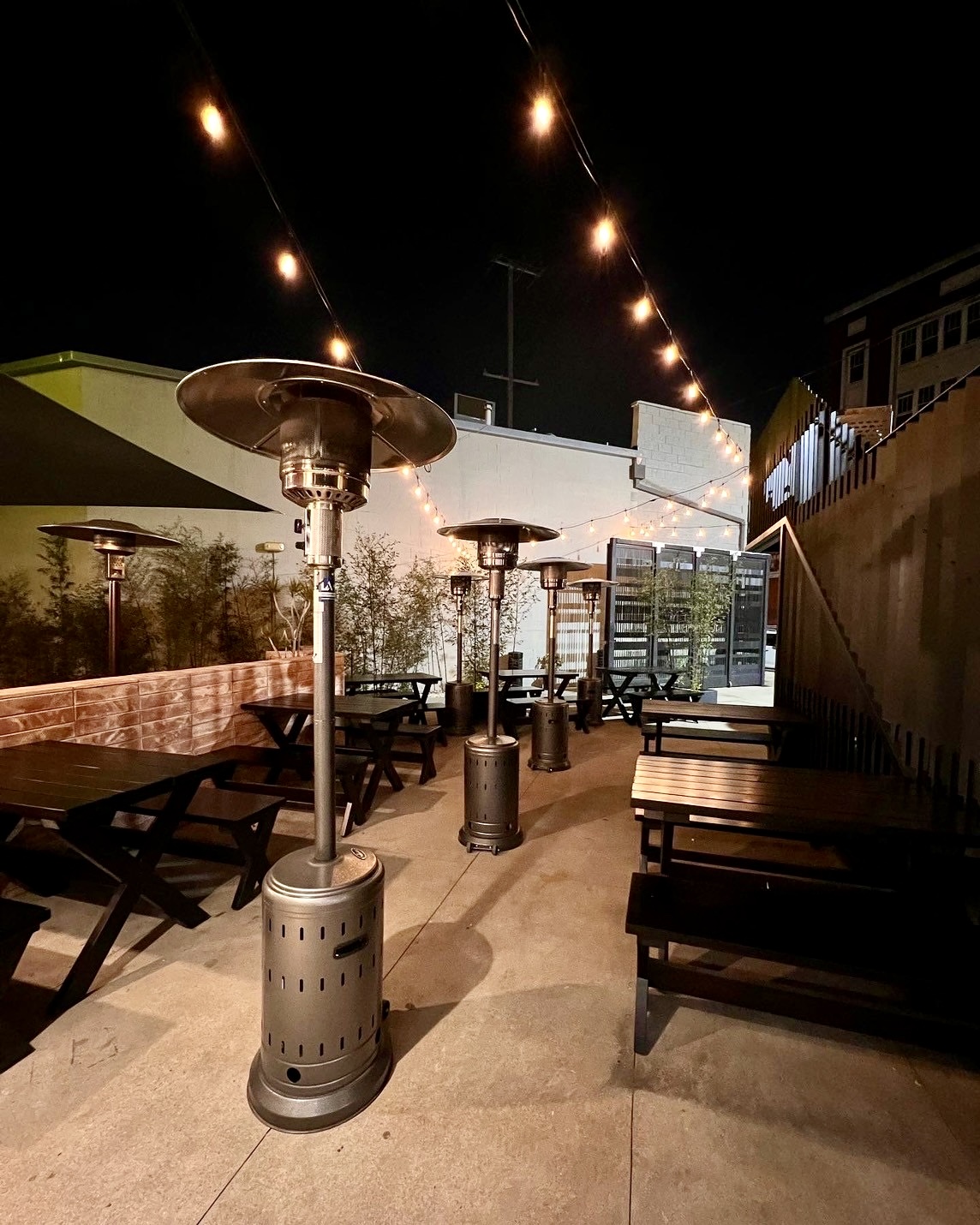 806 East 3rd Street, Unit 140 Los Angeles, CA 90013 - Photo 13 of 16 a outdoor space with lots of tables and chairs