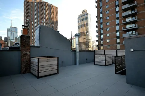 $4,550 | 459 West 43rd Street, Unit 2R | Hell's Kitchen