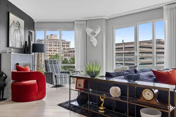 $1,998,000 | 110 Broad Street, Unit 602, Boston, MA 02110