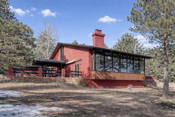 a view of a house with backyard and sitting area