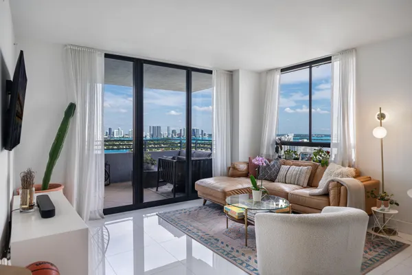 $1,400,000 | 1330 West Avenue, Unit 3001, Miami Beach, FL 33139