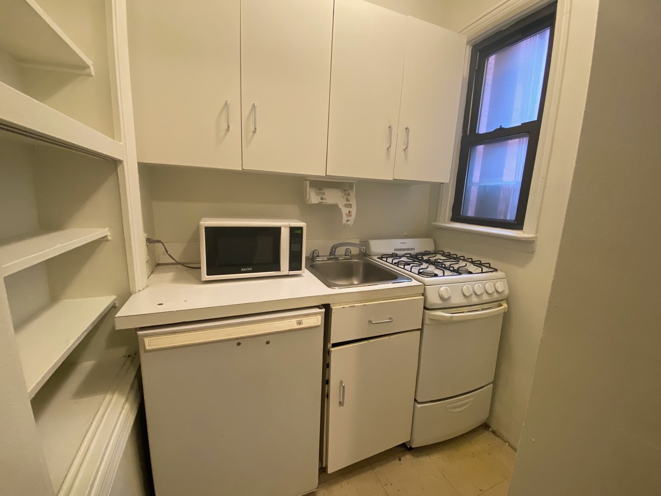 151 East 43rd Street, Unit 5B Manhattan, NY 10017 - Photo 4 of 7