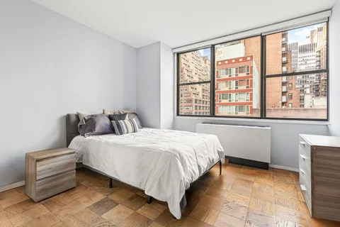 $649,000 | 301 East 45th Street, Unit 7F | Midtown East