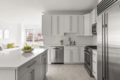 $2,195,000 | 440 East 62nd Street, Unit 17BC | Lenox Hill