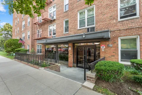$275,000 | 68-15 Selfridge Street, Unit 3J | Forest Hills