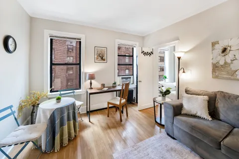 $495,000 | 342 East 50th Street, Unit 2B | Midtown East