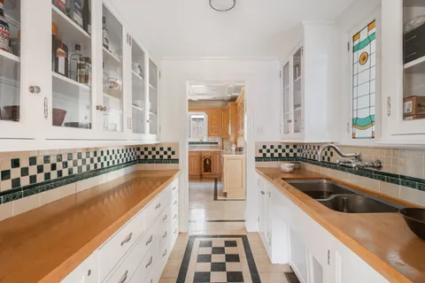 $2,195,000 | 82 Freeman Parkway, Providence, RI 02906