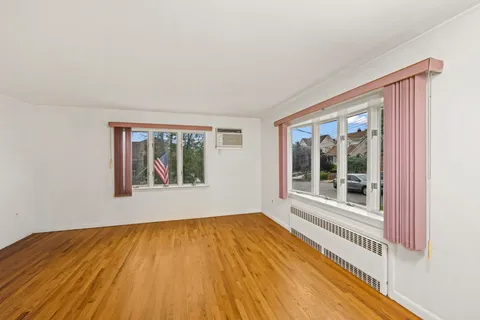 $749,000 | 223 Darlington Avenue | Huguenot