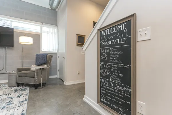 a view of livingroom with furniture