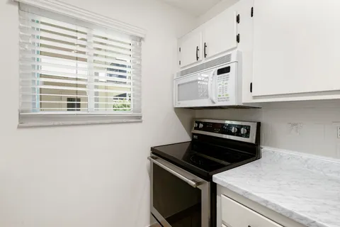 $350,000 | 766 Central Avenue, Unit 119, Naples, FL 34102