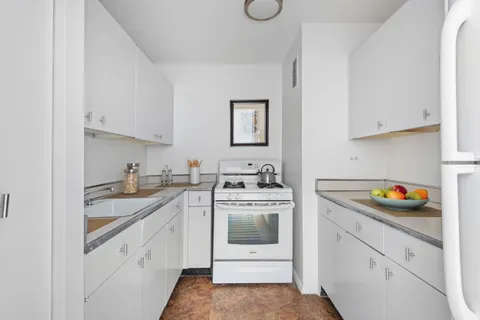 $635,000 | 90 Gold Street, Unit 14J | Financial District