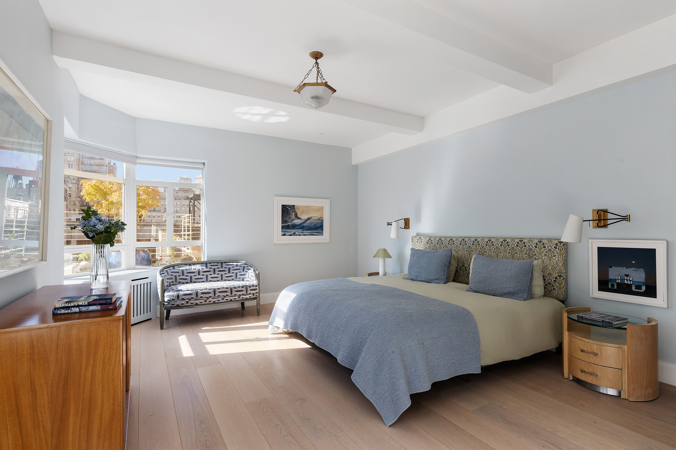 15 West 84th Street, Unit PHB Manhattan, NY 10024 - Photo 8 of 15 a bedroom with a bed and a couch