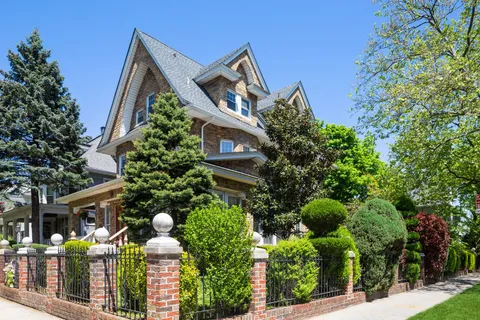$2,195,000 | 685 East 22nd Street | South Midwood