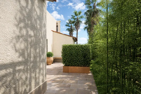 $5,750,000 | 4515 North Bay Road, Miami Beach, FL 33140