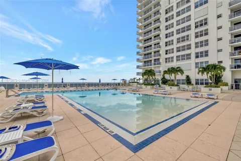 $1,100,000 | 2751 South Ocean Drive, Unit 404N, Hollywood, FL 33019