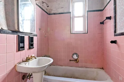 $290,000 | 33-04 91st Street, Unit 5L | Jackson Heights