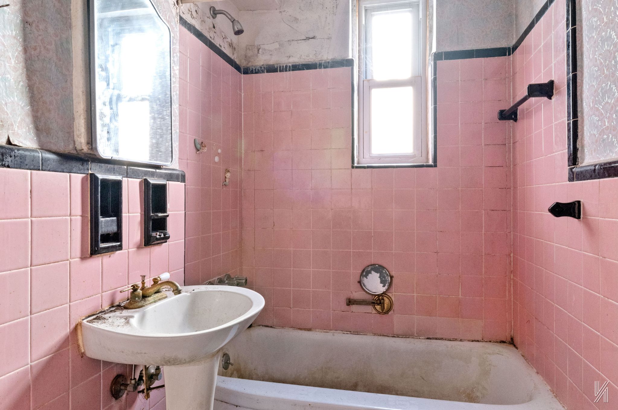 33-04 91st Street, Unit 5L Queens, NY 11372 - Photo 16 of 17 a bathroom with a sink and a mirror