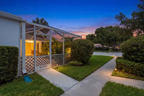 $355,000 | 10701 Chapman Oak Court, Palm Beach Gardens, FL 33410