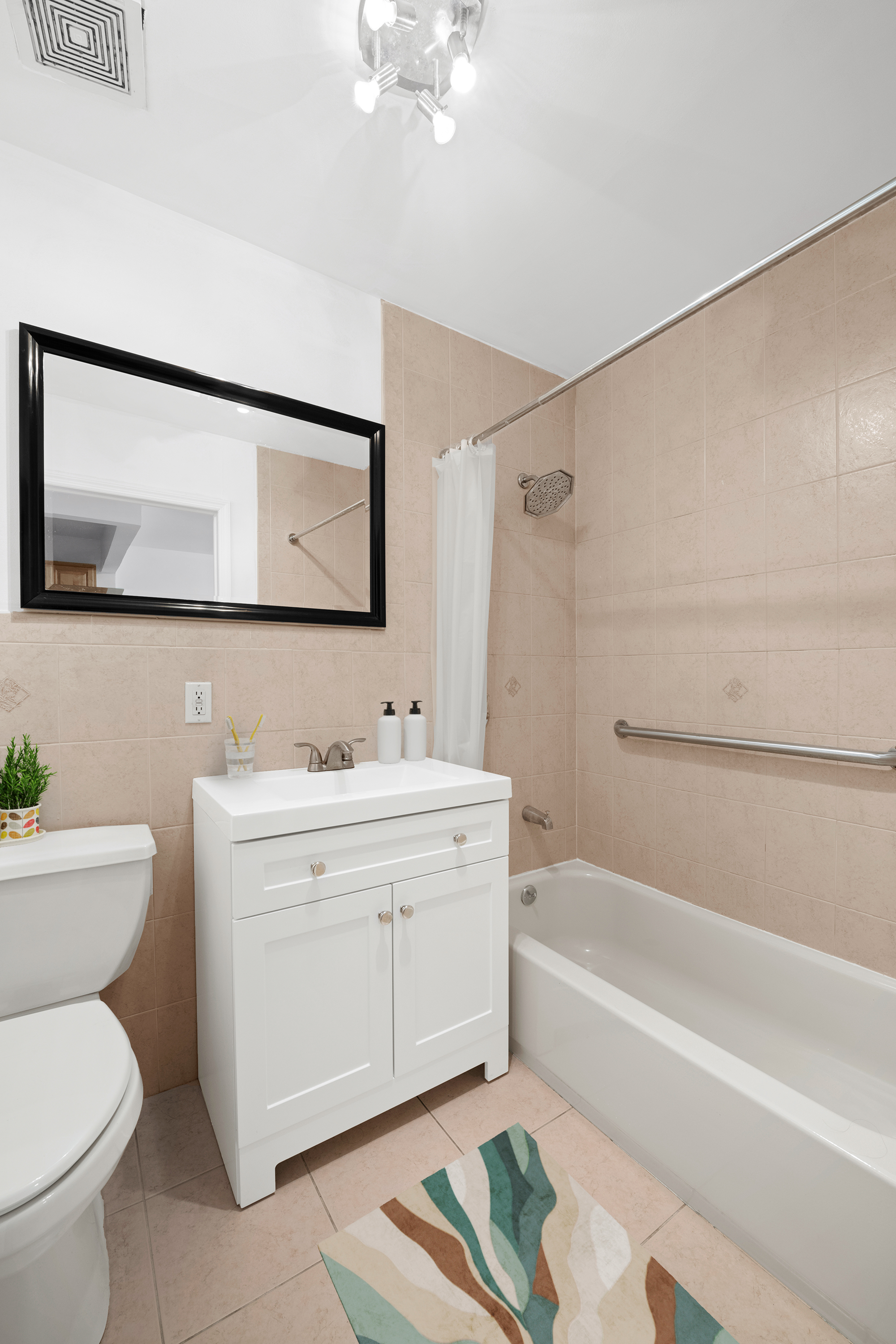 545 Gates Avenue, Unit 1 Brooklyn, NY 11216 - Photo 8 of 10 a bathroom with a toilet sink and bathtub