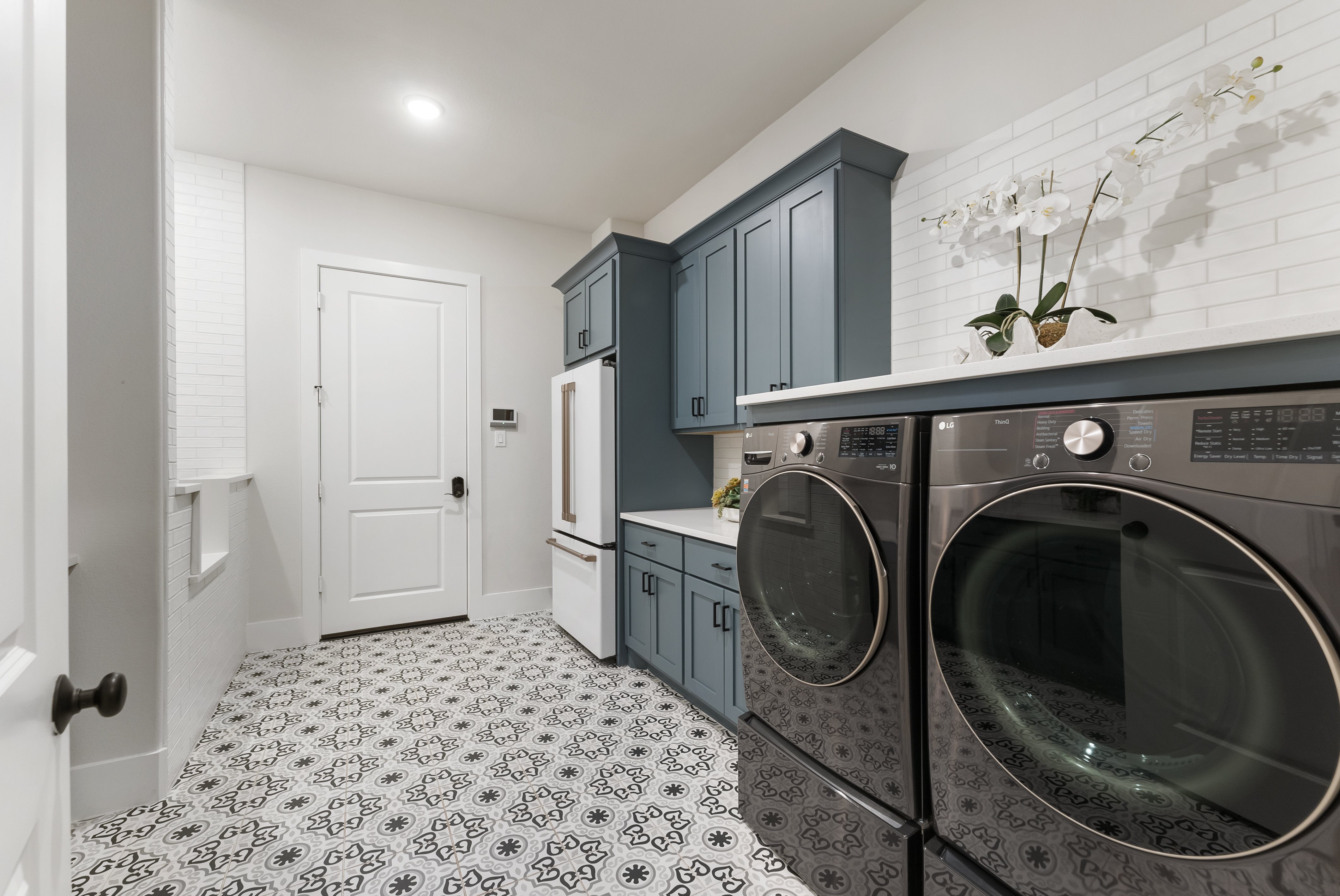 2118 Bennet Court Conroe, TX 77384 - Photo 36 of 70 a utility room with dryer and washer