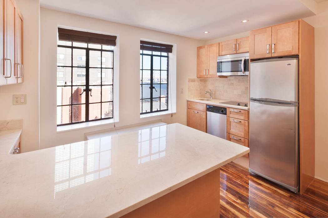 45 Tudor City Place, Unit 702 Manhattan, NY 10017 - Photo 2 of 7
