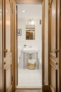 $495,000 | 110 East 57th Street, Unit 16B | Midtown East