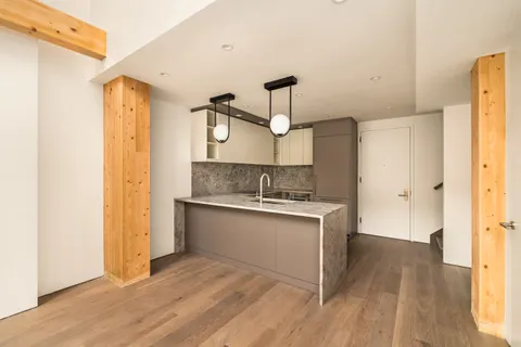 $2,110,000 | 179 North 10th Street, Unit 2F | Williamsburg