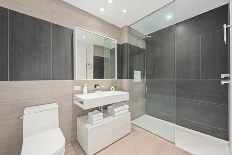 $735,000 | 540 West 49th Street, Unit 609N | Hell's Kitchen