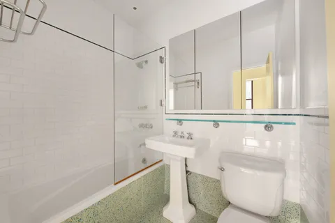 $1,265,000 | 3 Hanover Square, Unit 13C | Financial District