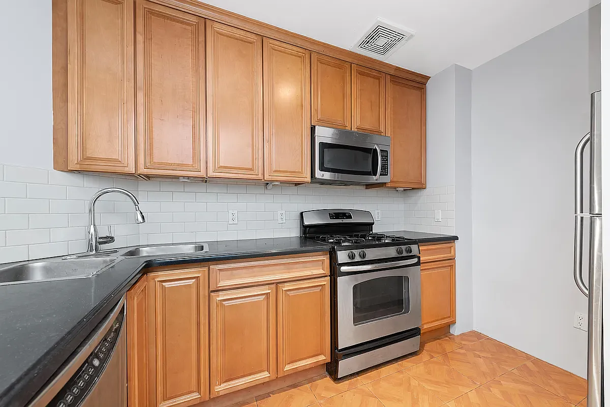 126 East 31st Street, Unit 1B Manhattan, NY 10016 - Photo 5 of 8