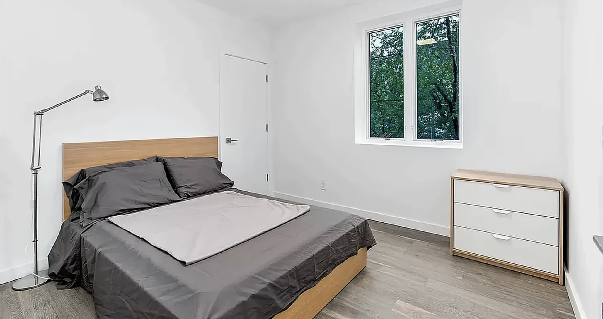 319 Broadway, Unit PHA Brooklyn, NY 11211 - Photo 3 of 6 a bedroom with a bed and a window